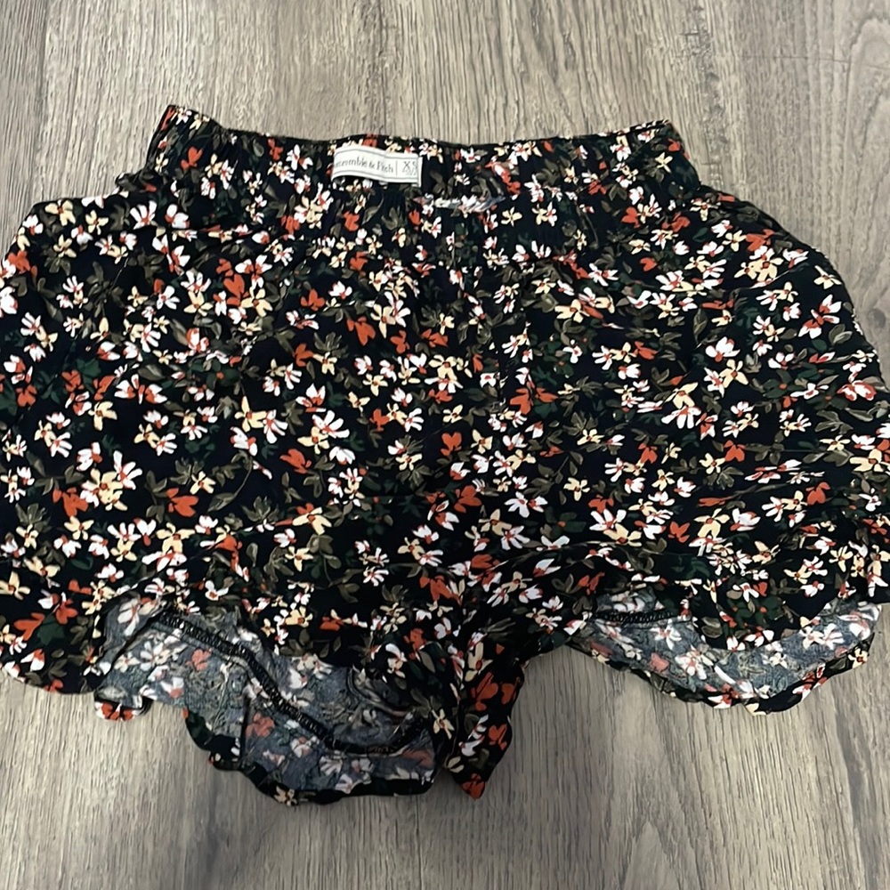 floral shorts(abercrombie and fitch)